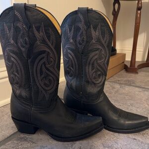 CAVENDERS Black Embroidered Western Cowboy Boots